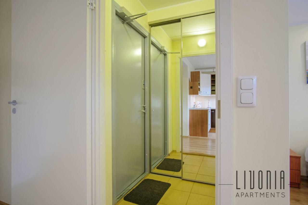 Sunny Studio With Parking, Self-Check-In & Wi-Fi Tallinn Extérieur photo